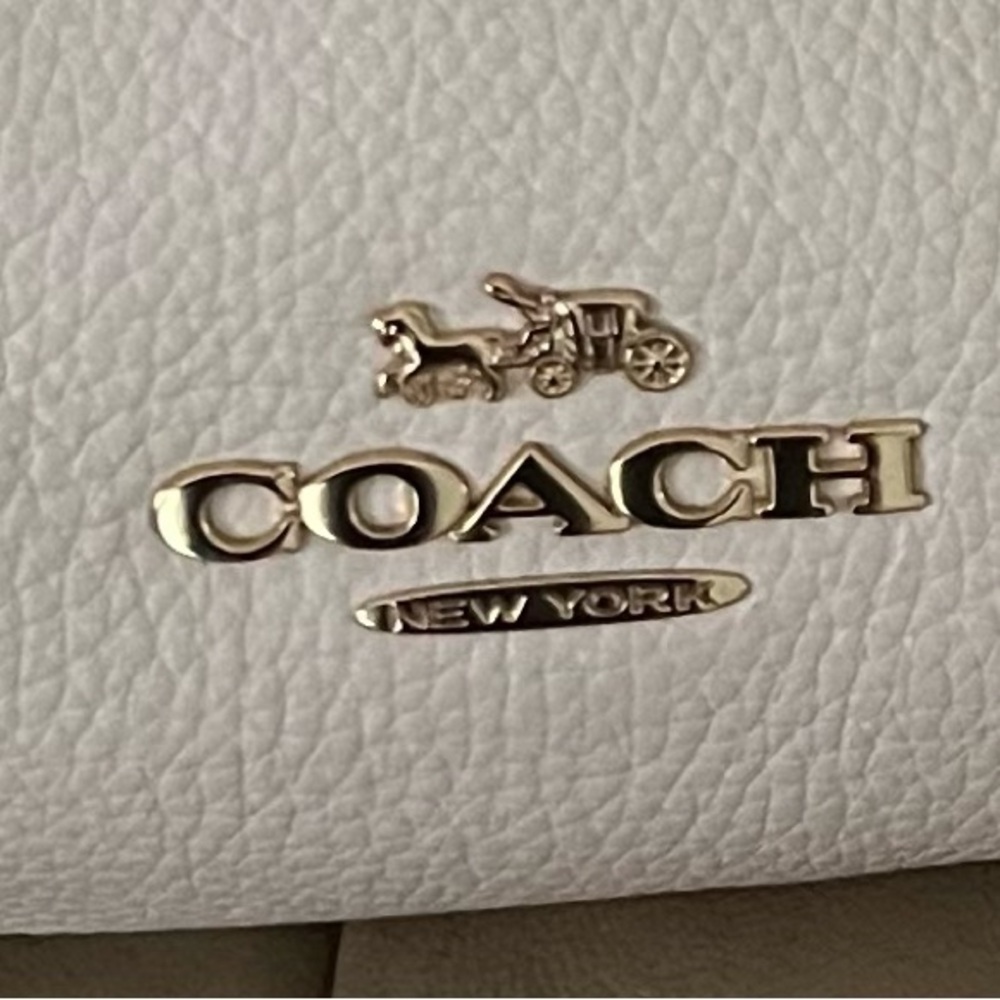 Coach Off-White Leather Shoulder Bag with Gold Hardware - Picture 2 of 6